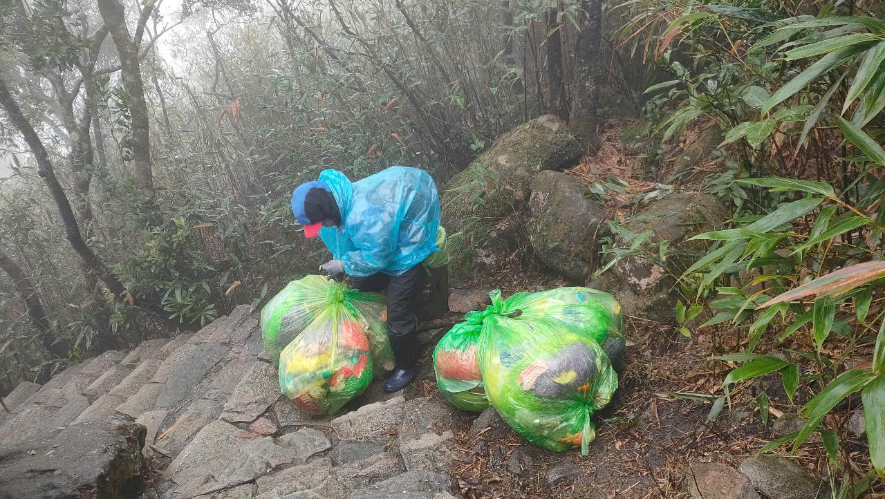 Mưu sinh ở lưng chừng trời nơi vùng đất thiêng Yên Tử
