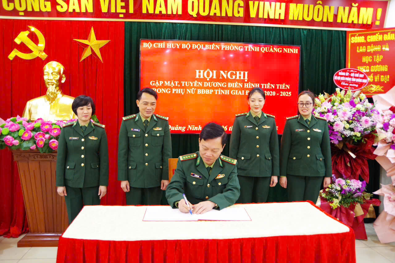 Tuyên dương điển hình tiên tiến nữ Bộ đội Biên phòng tỉnh Quảng Ninh