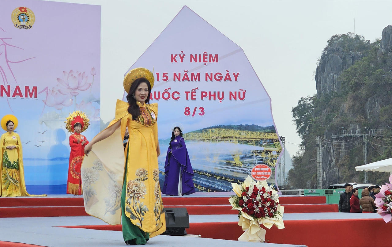 Hơn 1.200 nữ Đoàn viên tham gia Ngày hội Áo dài bên bờ Di sản vịnh Hạ Long