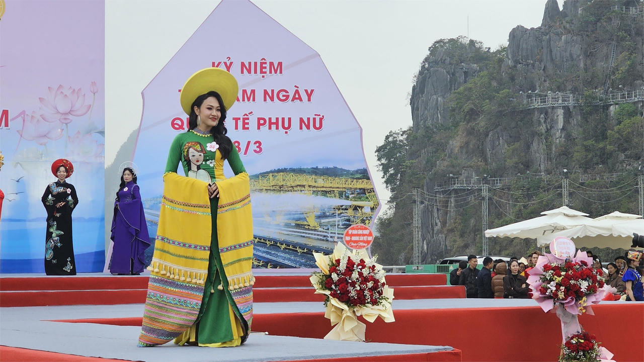 Hơn 1.200 nữ Đoàn viên tham gia Ngày hội Áo dài bên bờ Di sản vịnh Hạ Long