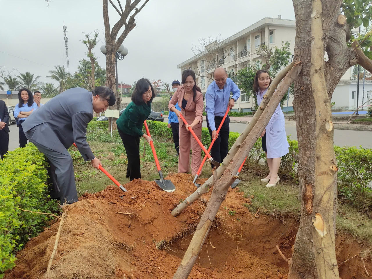 Bộ trưởng Bộ Y tế Đào Hồng Lan kiểm tra công tác phòng, chống bệnh sởi tại Quảng Ninh.