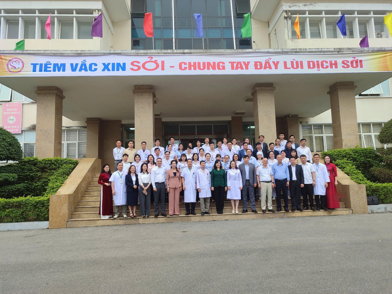 Bộ trưởng Bộ Y tế Đào Hồng Lan kiểm tra công tác phòng, chống bệnh sởi tại Quảng Ninh.