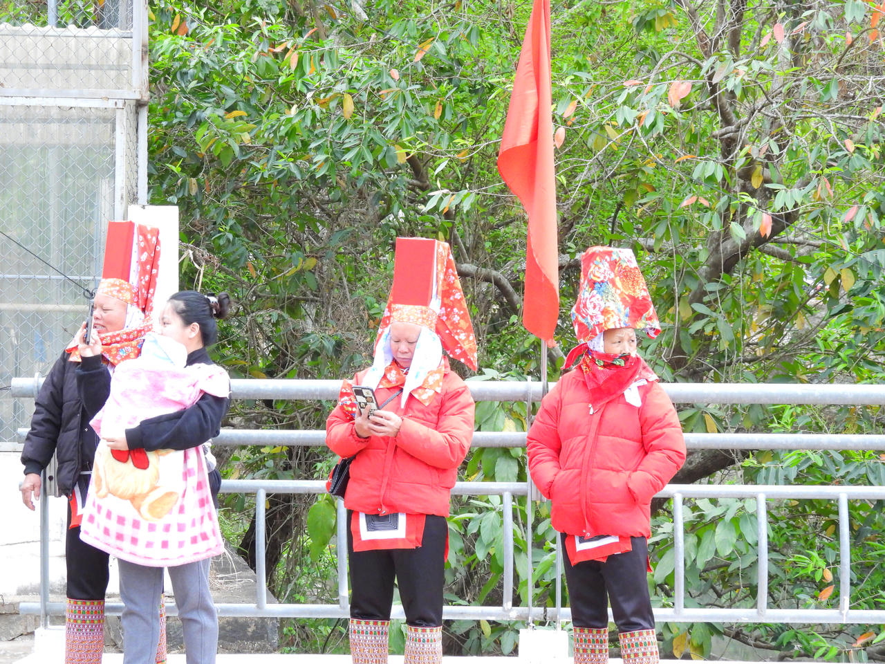 Lần đầu tiên tổ chức Đạp xe hữu nghị qua cửa khẩu Hoành Mô (Việt Nam) - Động Trung (Trung Quốc)