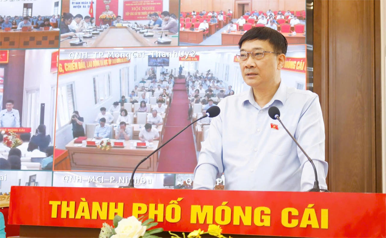 Phó Chủ tịch Quốc Hội Vũ Hồng Thanh tiếp xúc cử tri Quảng Ninh trước Kỳ họp thứ 9