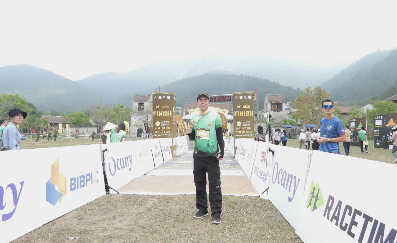 Hàng ngàn VĐV chinh phục đỉnh Phù Vân tại Giải leo núi Yên Tử 2025