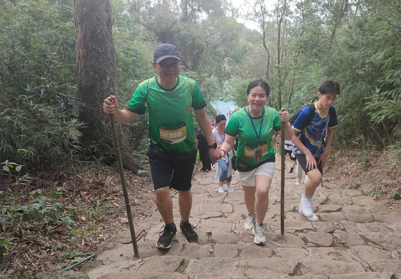 Hàng ngàn VĐV chinh phục đỉnh Phù Vân tại Giải leo núi Yên Tử 2025