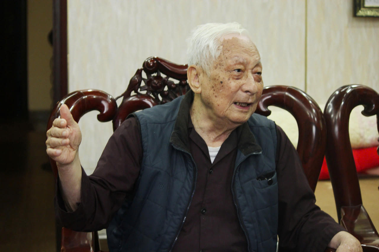 Chuyện kể của những người viết bản tráng ca cho Vùng mỏ Anh hùng