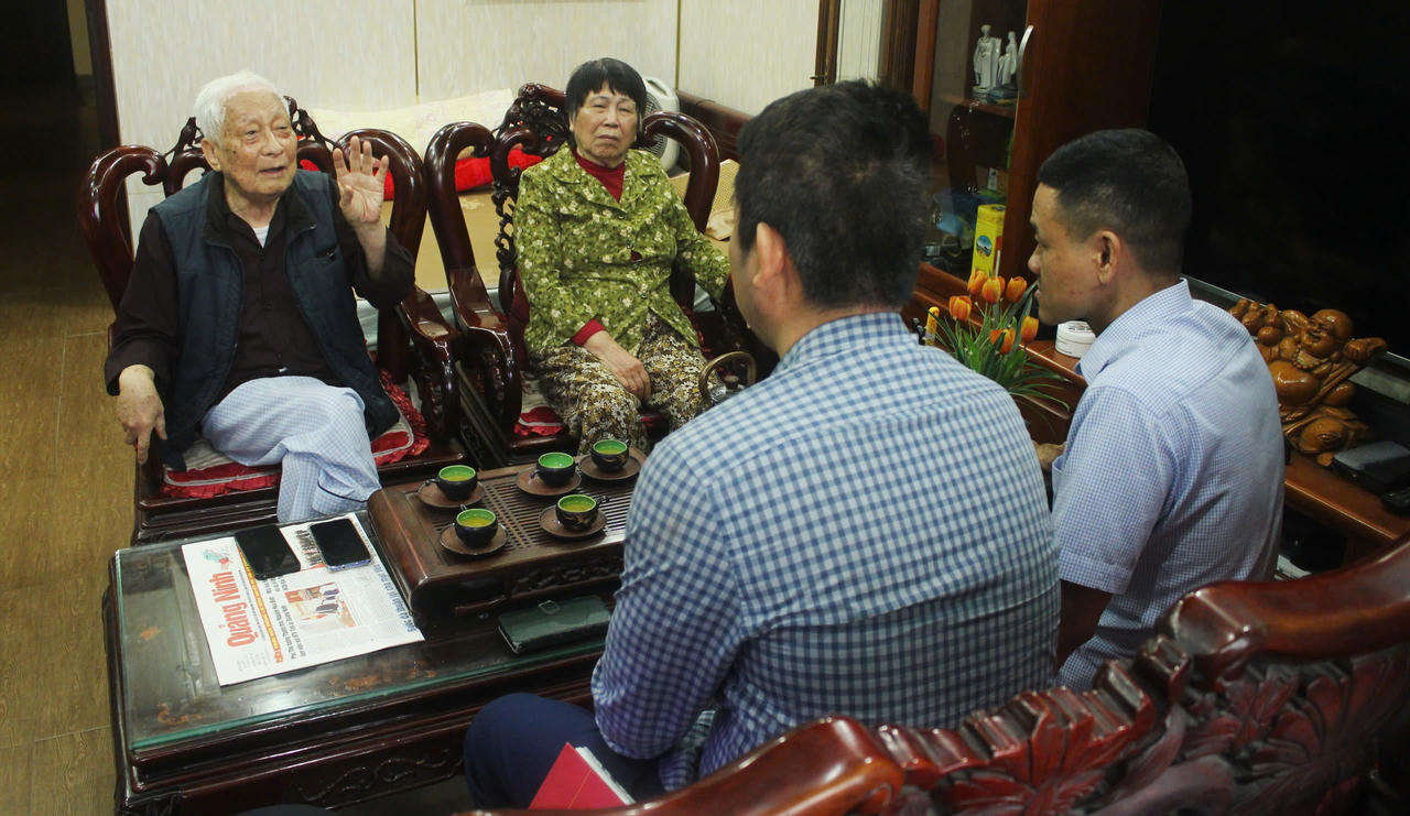 Chuyện kể của những người viết bản tráng ca cho Vùng mỏ Anh hùng