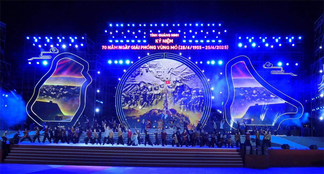 Phó Thủ tướng Lê Thành Long dự Lễ kỷ niệm 70 năm Ngày Giải phóng Vùng mỏ