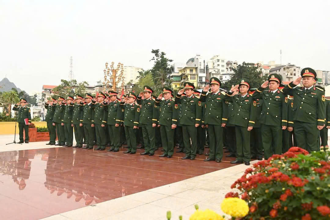 Lễ thượng cờ trên đảo Cô Tô mừng 50 năm thống nhất đất nước