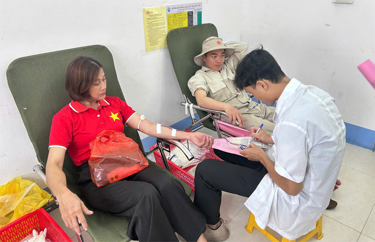 'Giọt hồng Thương cảng Vân Đồn' tiếp nhận hơn 140 đơn vị máu