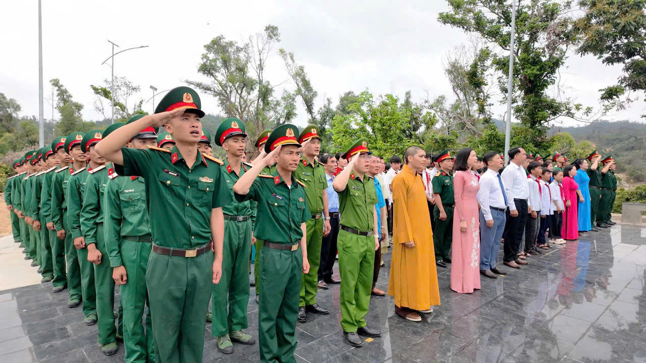 Lễ Thượng cờ đặc biệt trên đảo tiền tiêu Cô Tô