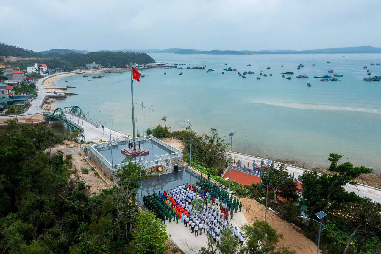 Lễ Thượng cờ đặc biệt trên đảo tiền tiêu Cô Tô