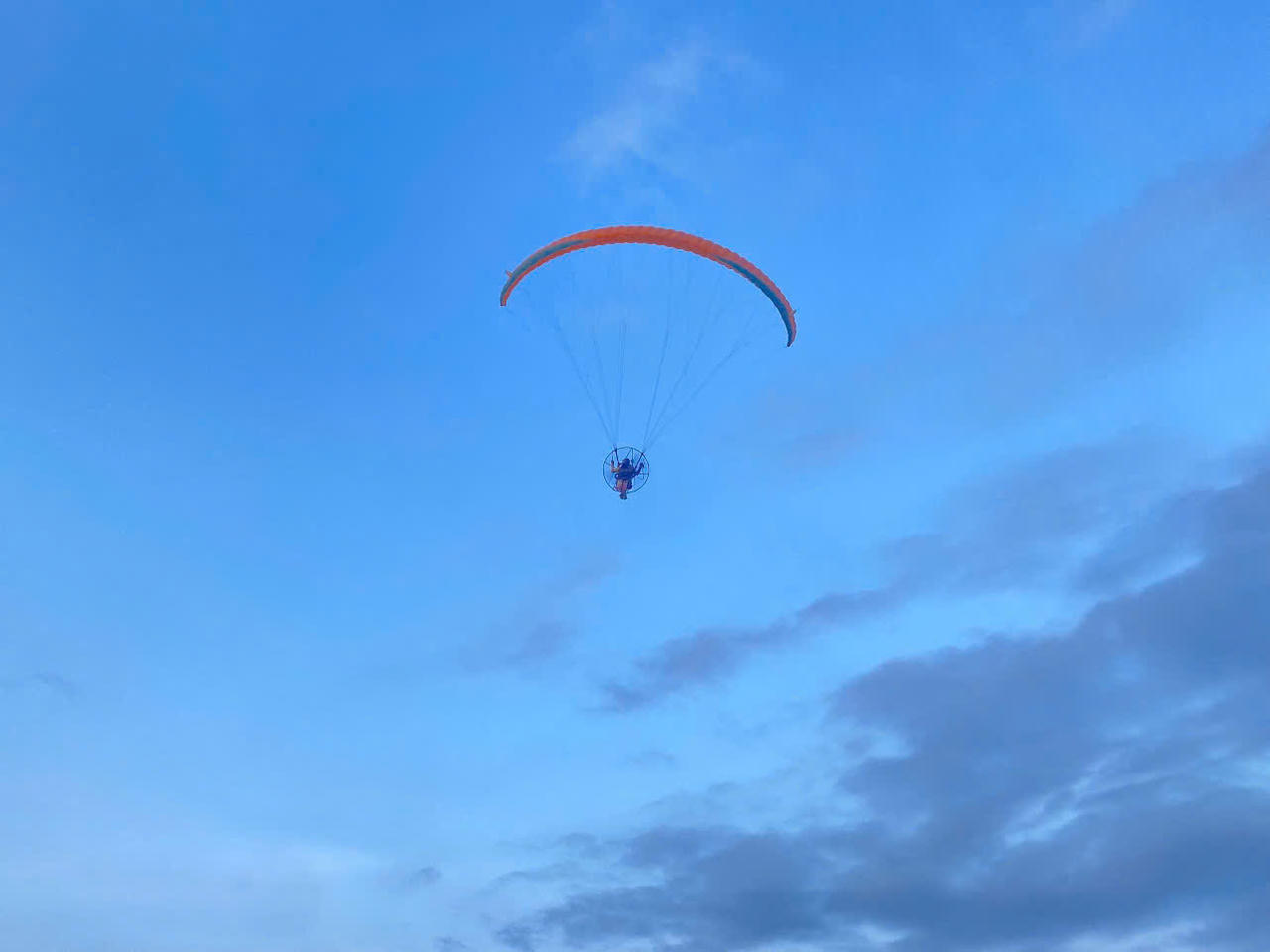 Mãn nhãn và tự hào ngắm cờ Tổ quốc tung bay giữa biển trời Đông Bắc