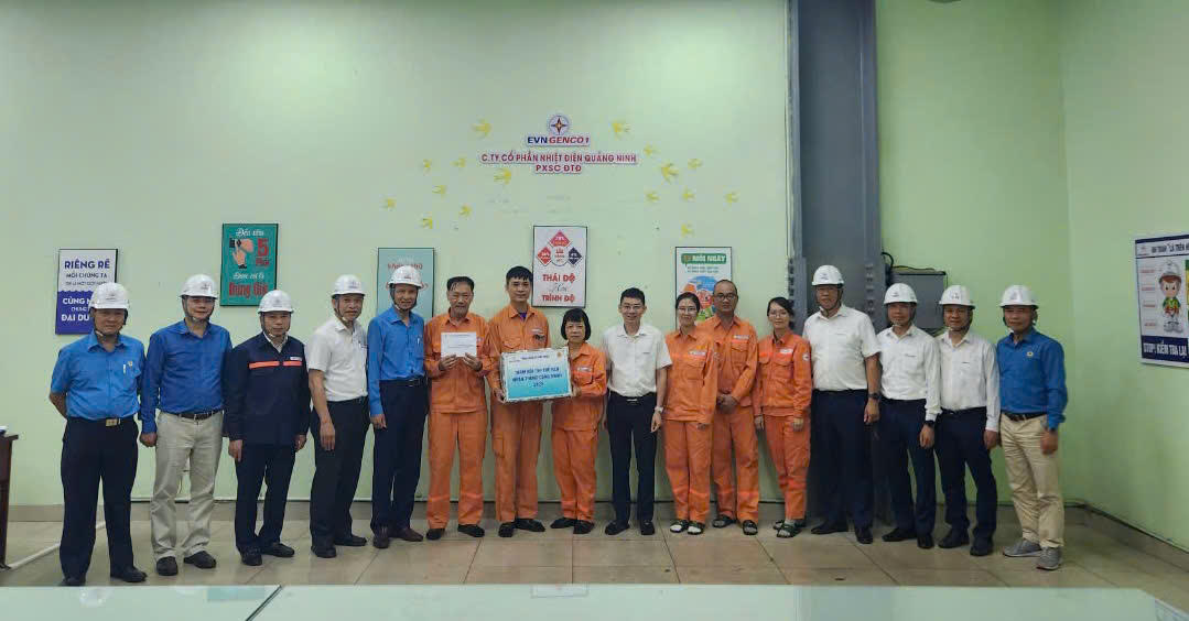 Lãnh đạo EVNGENCO1 thăm và tặng quà người lao động tại Công ty cổ phần Nhiệt điện Quảng Ninh