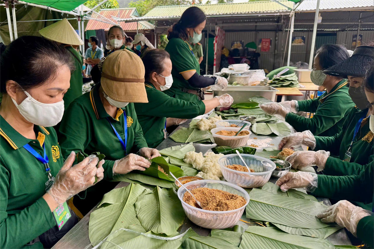 Cung tiễn xá lợi Đức Phật Thích Ca Mâu Ni về chùa Chuông (Hưng Yên)