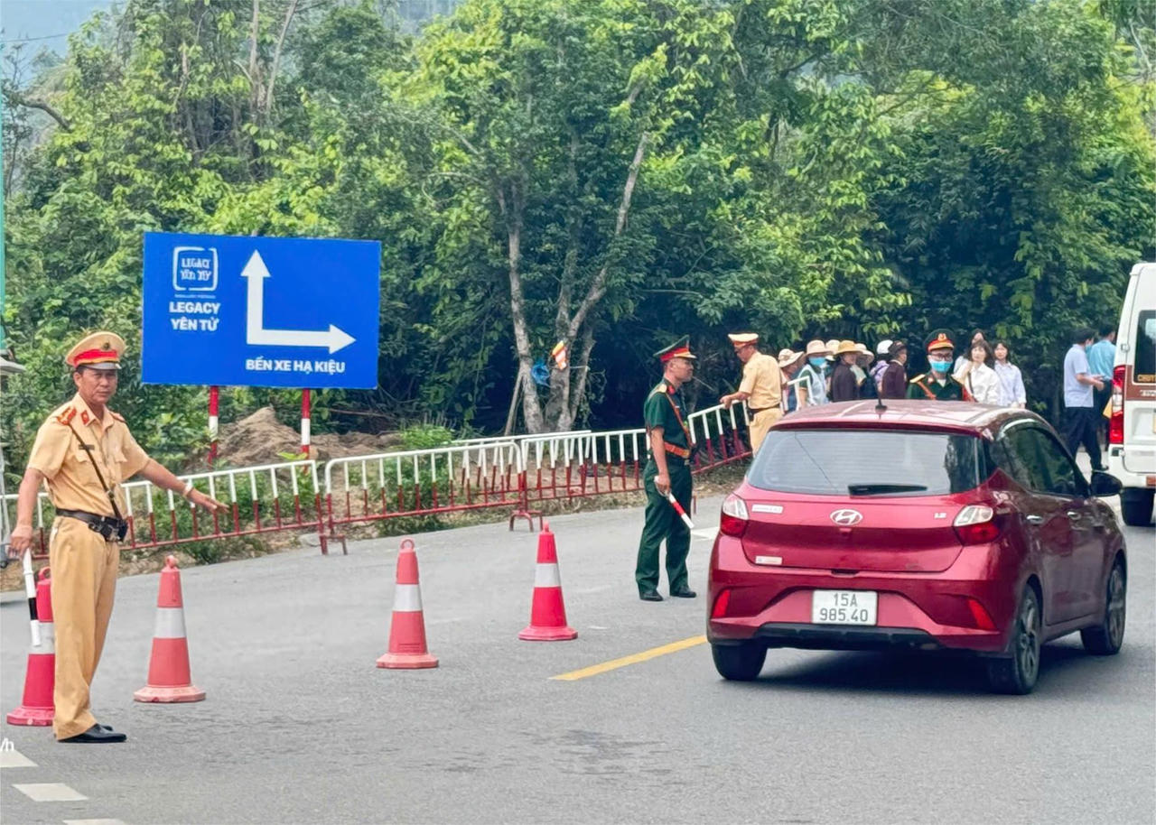 Cung tiễn xá lợi Đức Phật Thích Ca Mâu Ni về chùa Chuông (Hưng Yên)