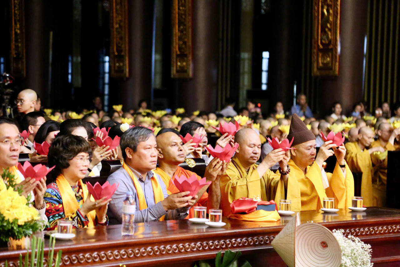 Cung tiễn xá lợi Đức Phật Thích Ca Mâu Ni về chùa Chuông (Hưng Yên)