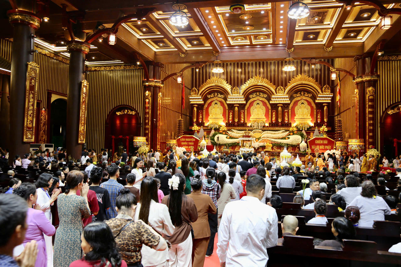 Cung tiễn xá lợi Đức Phật Thích Ca Mâu Ni về chùa Chuông (Hưng Yên)