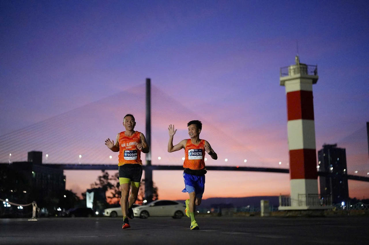 Hơn 10.000 runner tranh tài bên bờ di sản vịnh Hạ Long