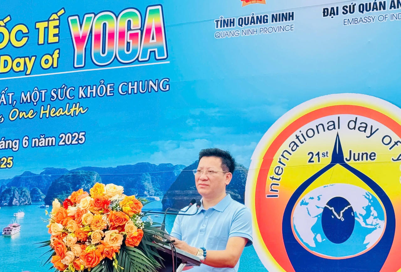 Hàng nghìn Yogi tham dự Ngày hội Yoga bên bờ Di sản vịnh Hạ Long