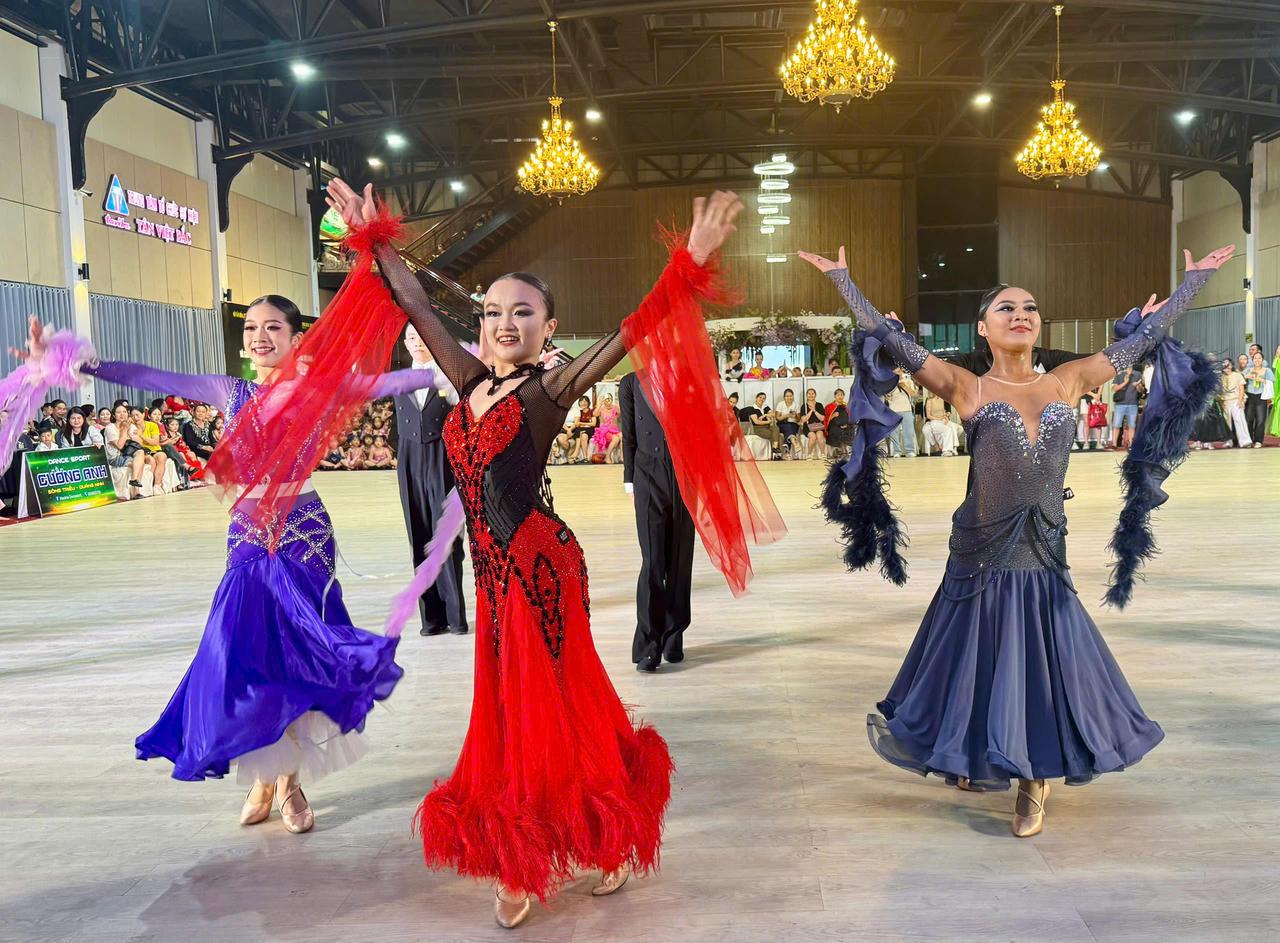 Hàng nghìn vận động viên tham gia Giải Khiêu vũ thể thao tại Quảng Ninh