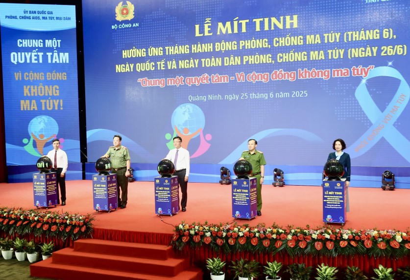 Phó Thủ tướng Lê Thành Long dự mít tinh Tháng hành động phòng, chống ma túy tại Quảng Ninh