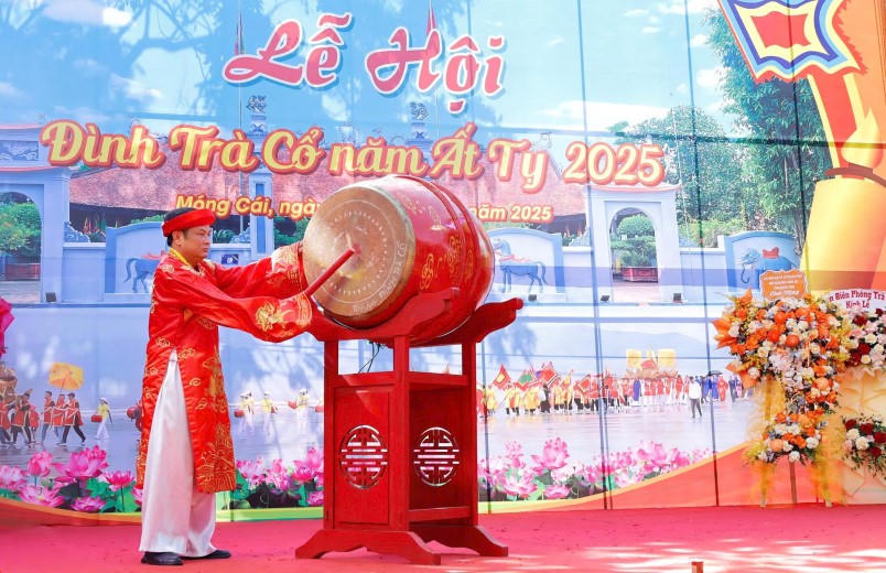 Khai hội đình Trà Cổ 