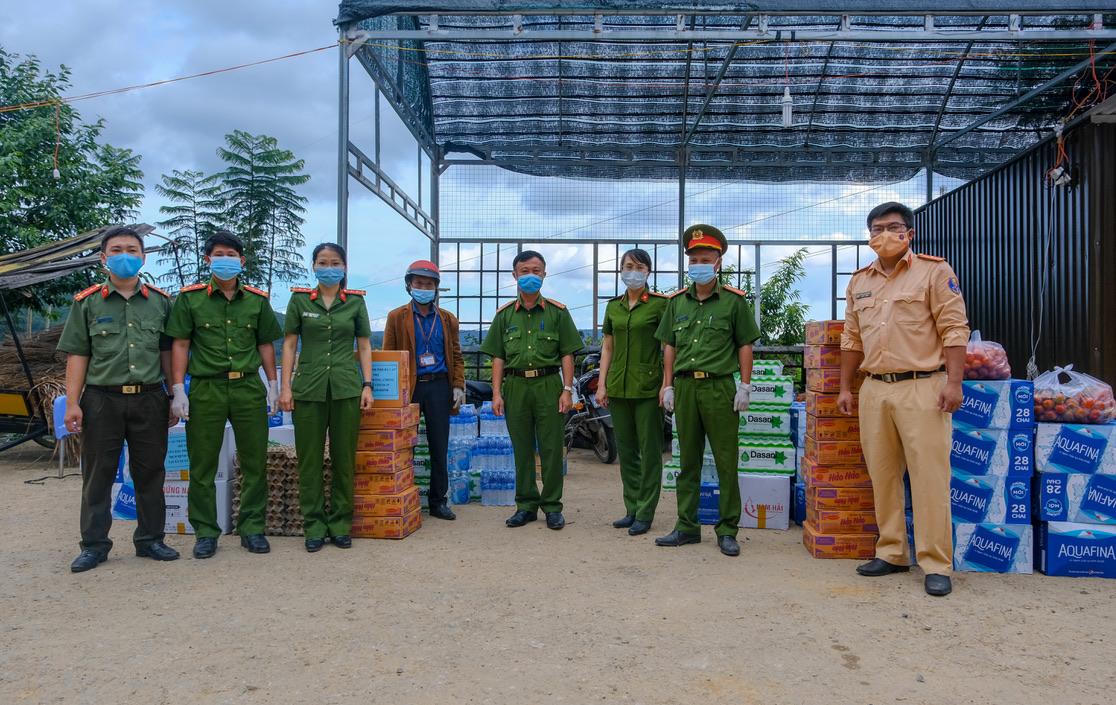 Những chiến sĩ công an quyết bám trụ 'tâm dịch' ở phố núi