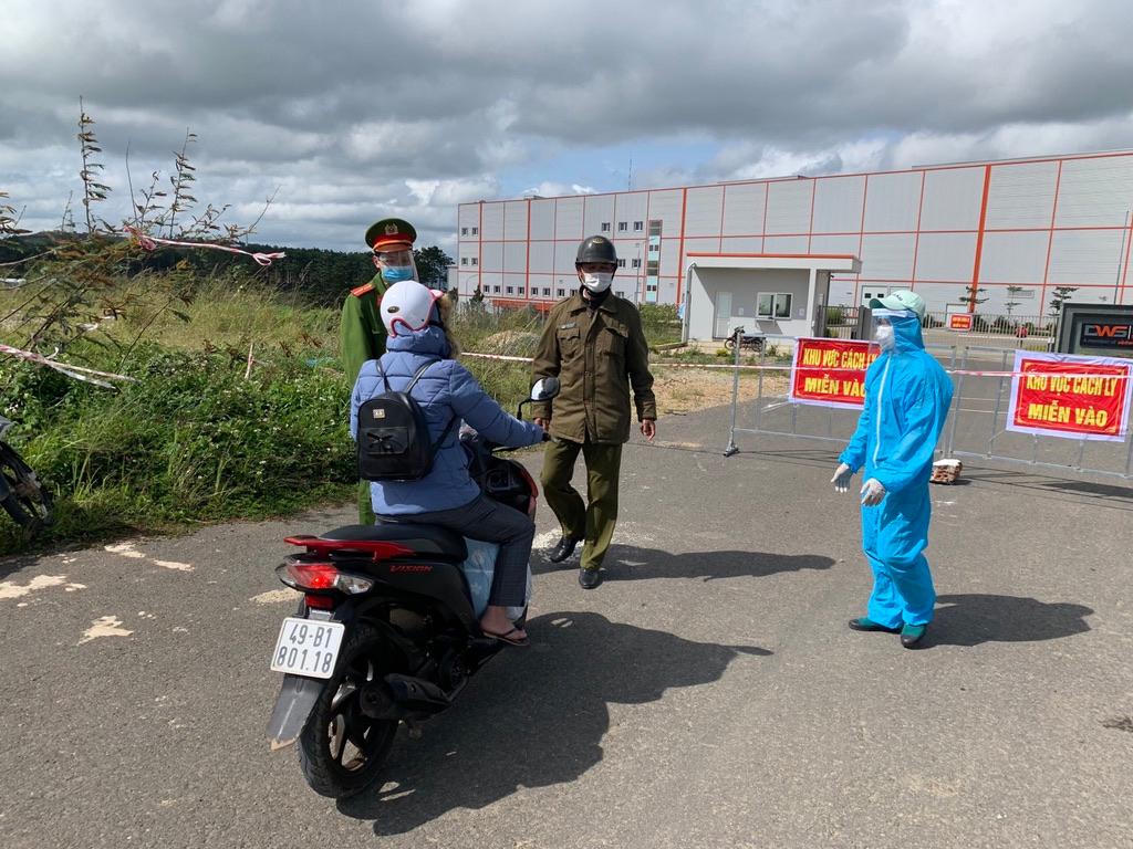 Những chiến sĩ công an quyết bám trụ 'tâm dịch' ở phố núi