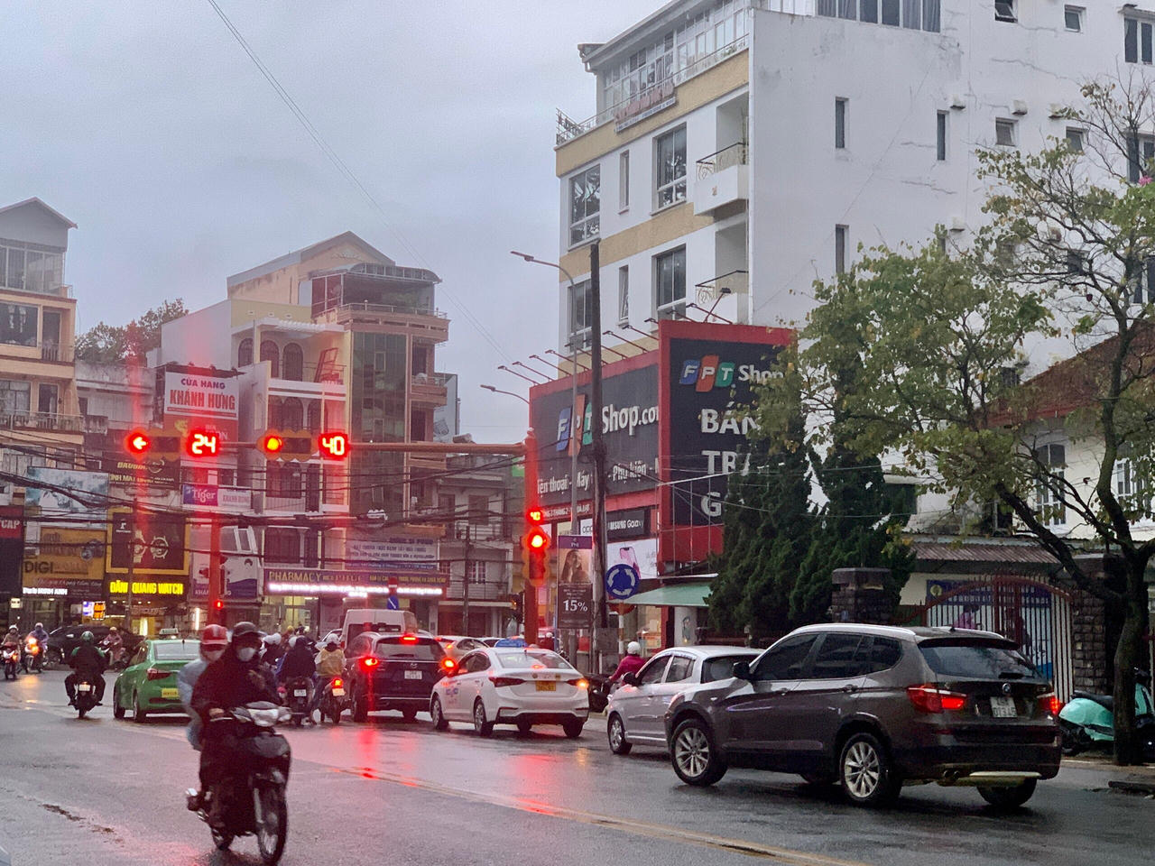 Người Đà Lạt ngỡ ngàng với đèn xanh đèn đỏ