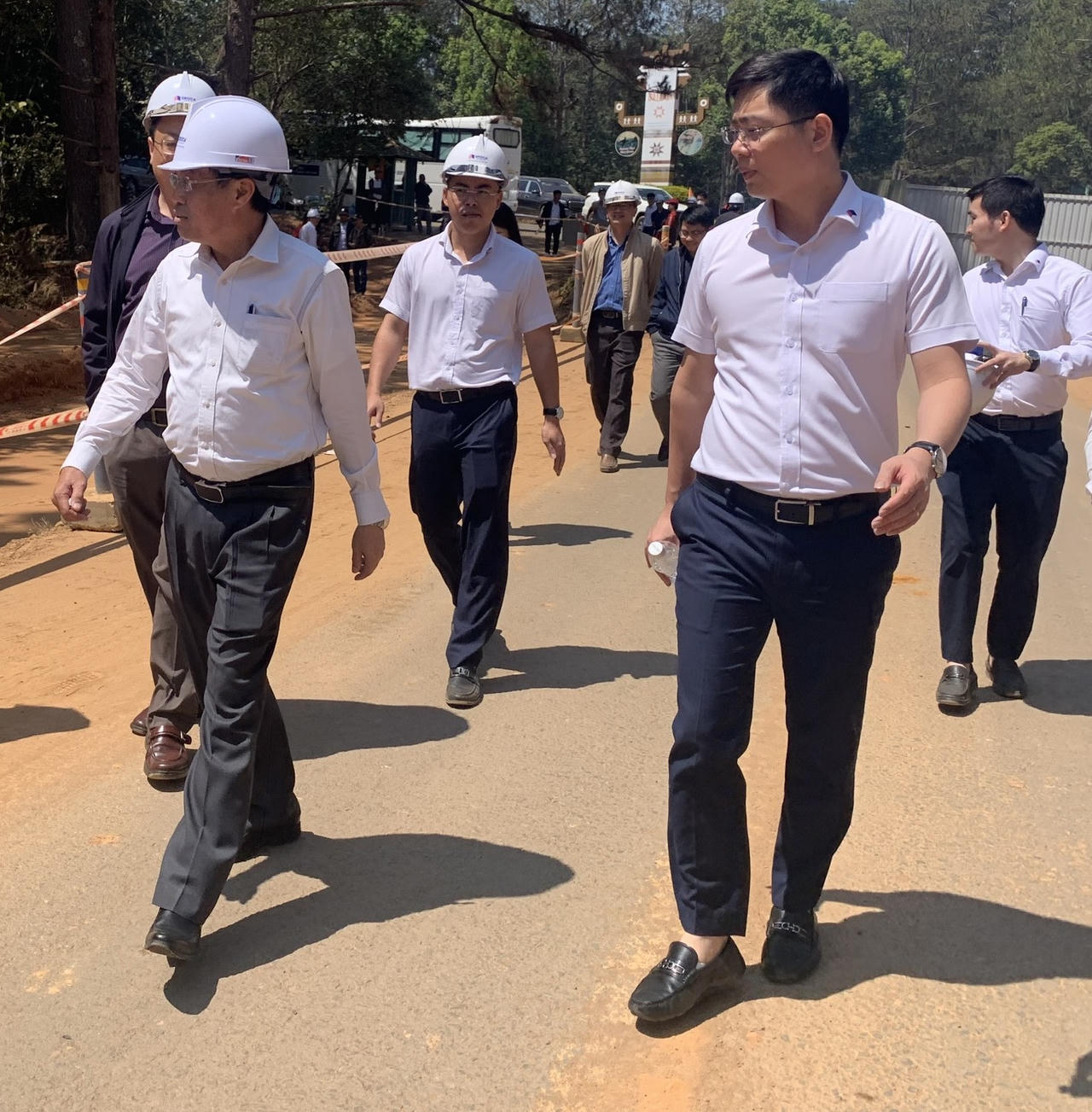 Đội nắng chạy đua tiến độ trên công trường Đèo Prenn