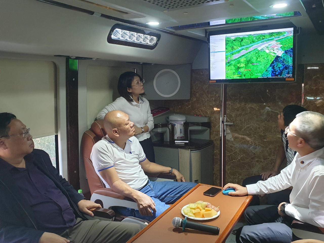 Đội nắng chạy đua tiến độ trên công trường Đèo Prenn