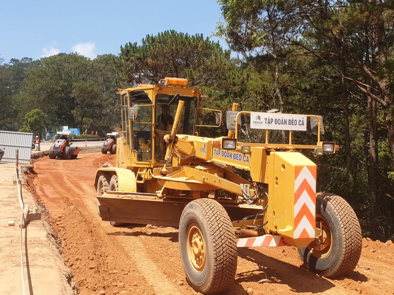 Đội nắng chạy đua tiến độ trên công trường Đèo Prenn