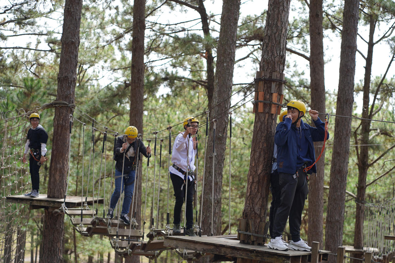 Du khách náo nức check-in ở 'thành phố sương mù'