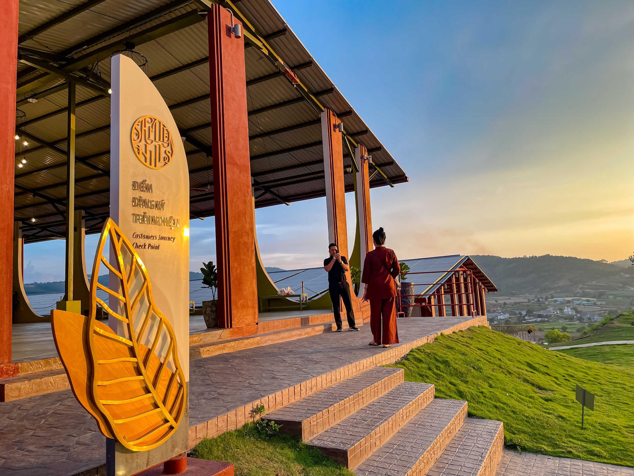 Du khách náo nức check-in ở 'thành phố sương mù'