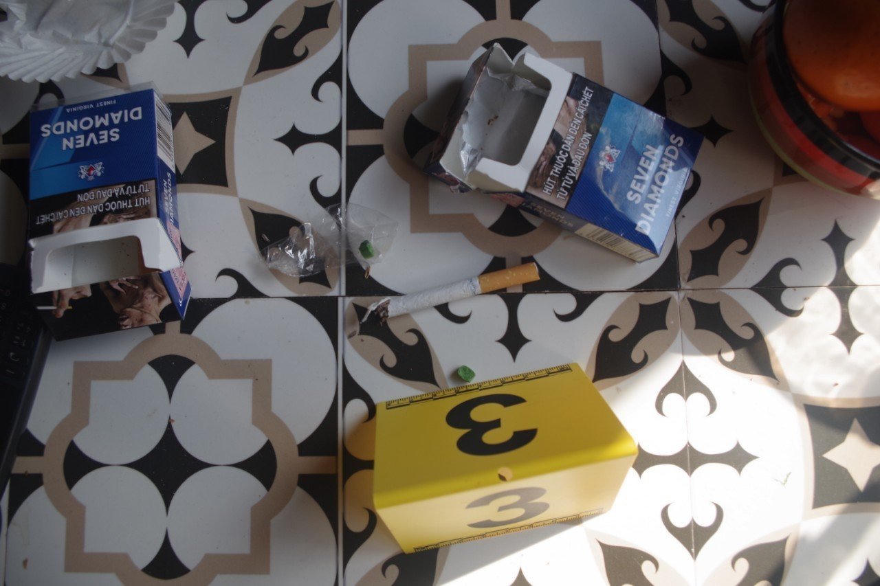 Sử dụng ma tuý ở quán karaoke rồi về nhà tiếp tục 'bay lắc'