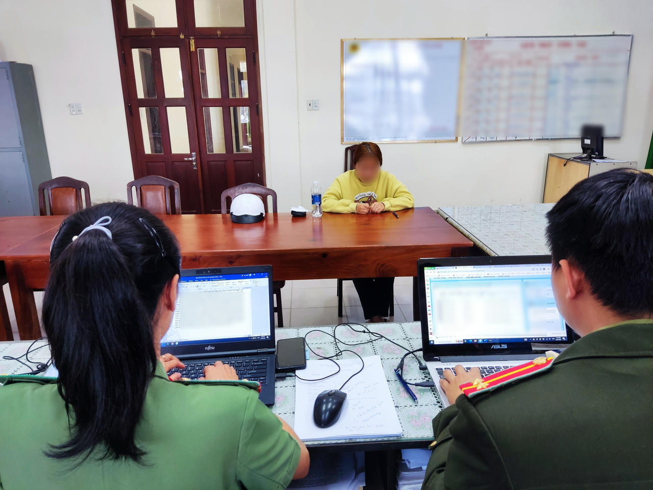 Phá đường dây cung cấp thiết bị gian lận thi cử liên tỉnh