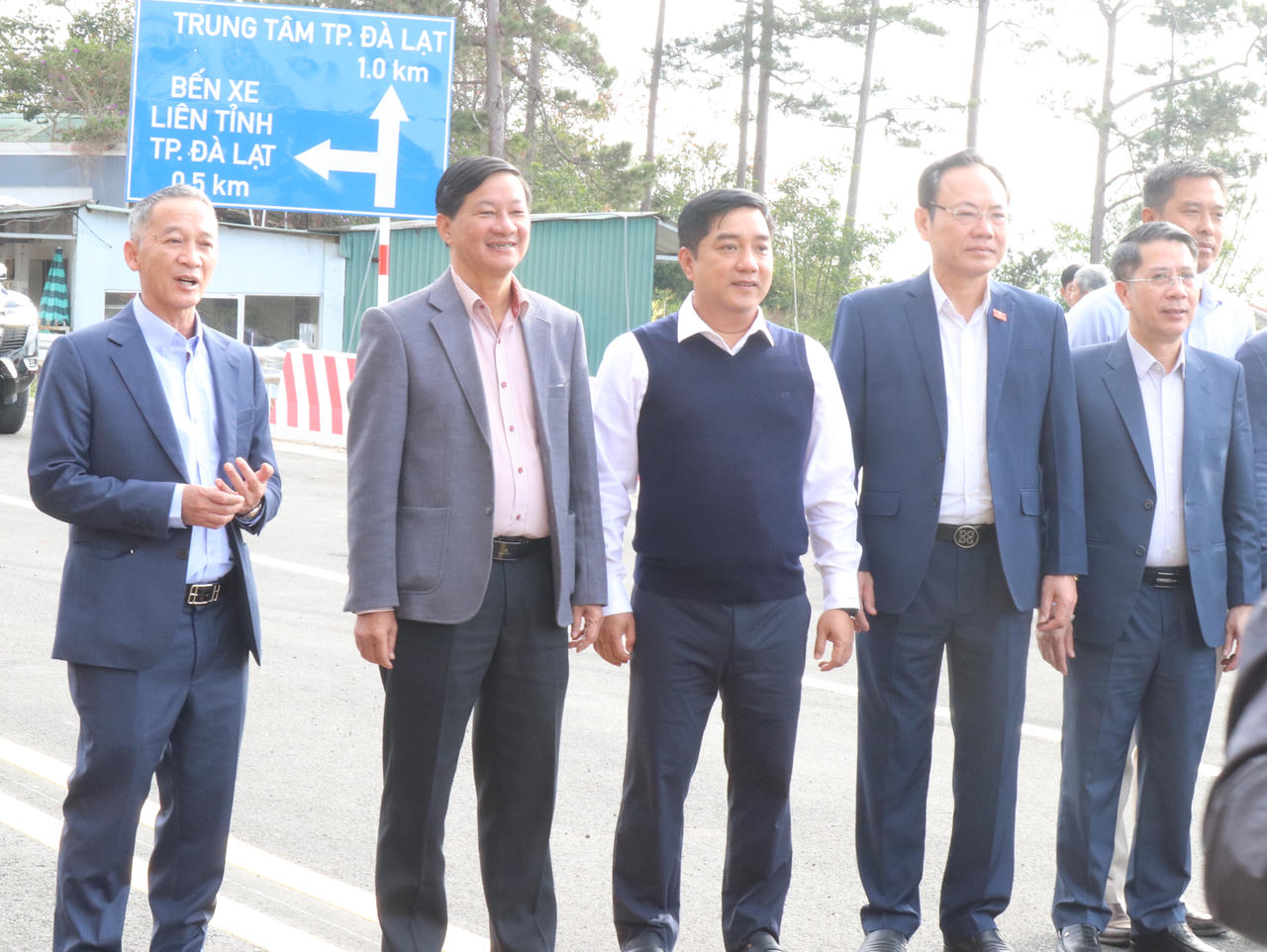 Thông xe gần 3km đường đèo Prenn - Cửa ngõ vào Đà Lạt