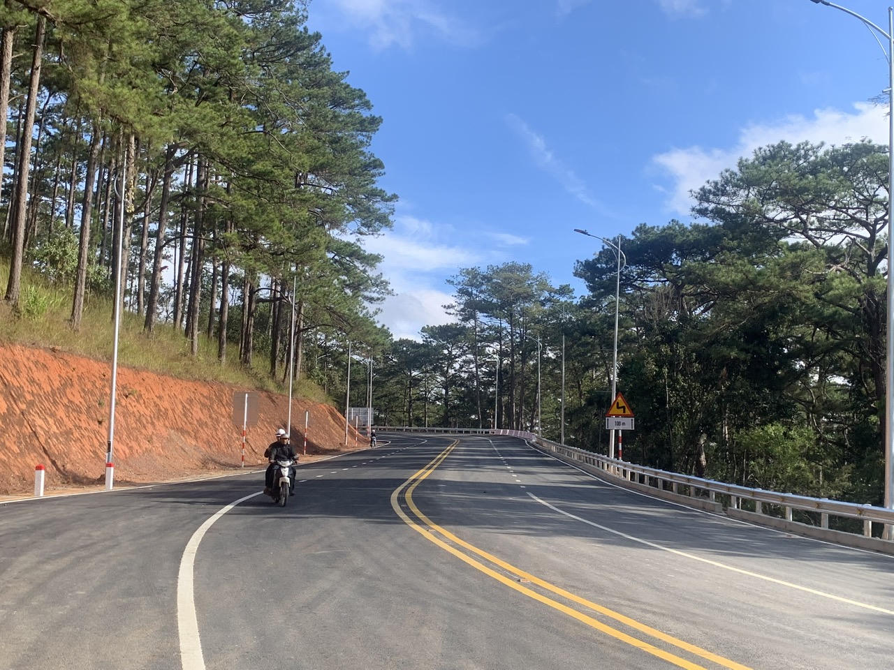 Thông xe gần 3km đường đèo Prenn - Cửa ngõ vào Đà Lạt