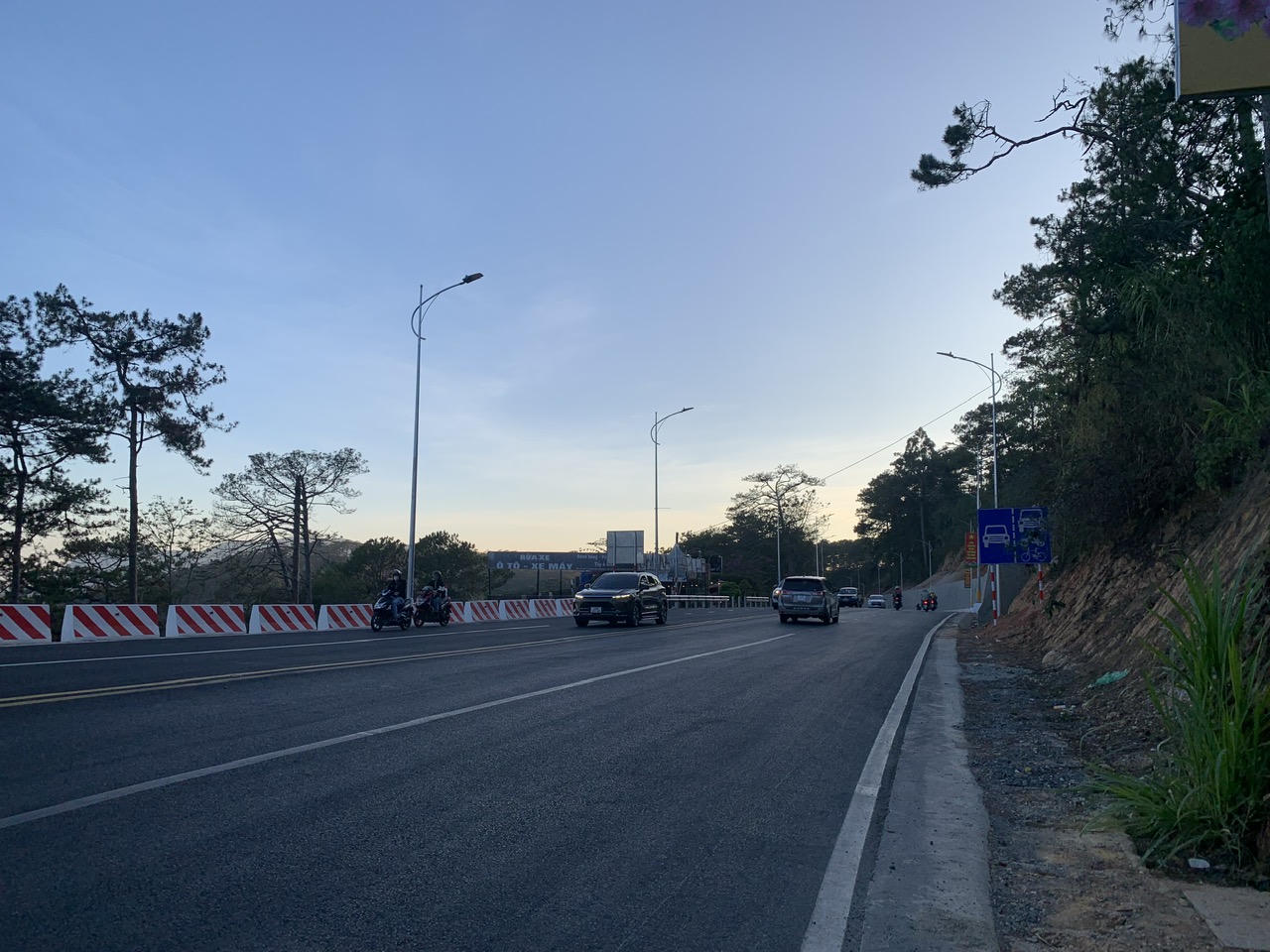 Du khách "đổ bộ", phố núi Đà Lạt nhộn nhịp ngày đầu năm