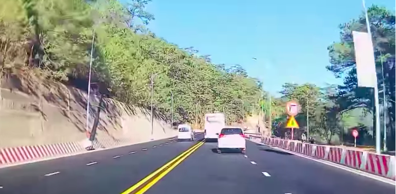 Danh tính tài xế ô tô khách lạng lách, vượt ẩu trên đèo Prenn mùng 4 Tết