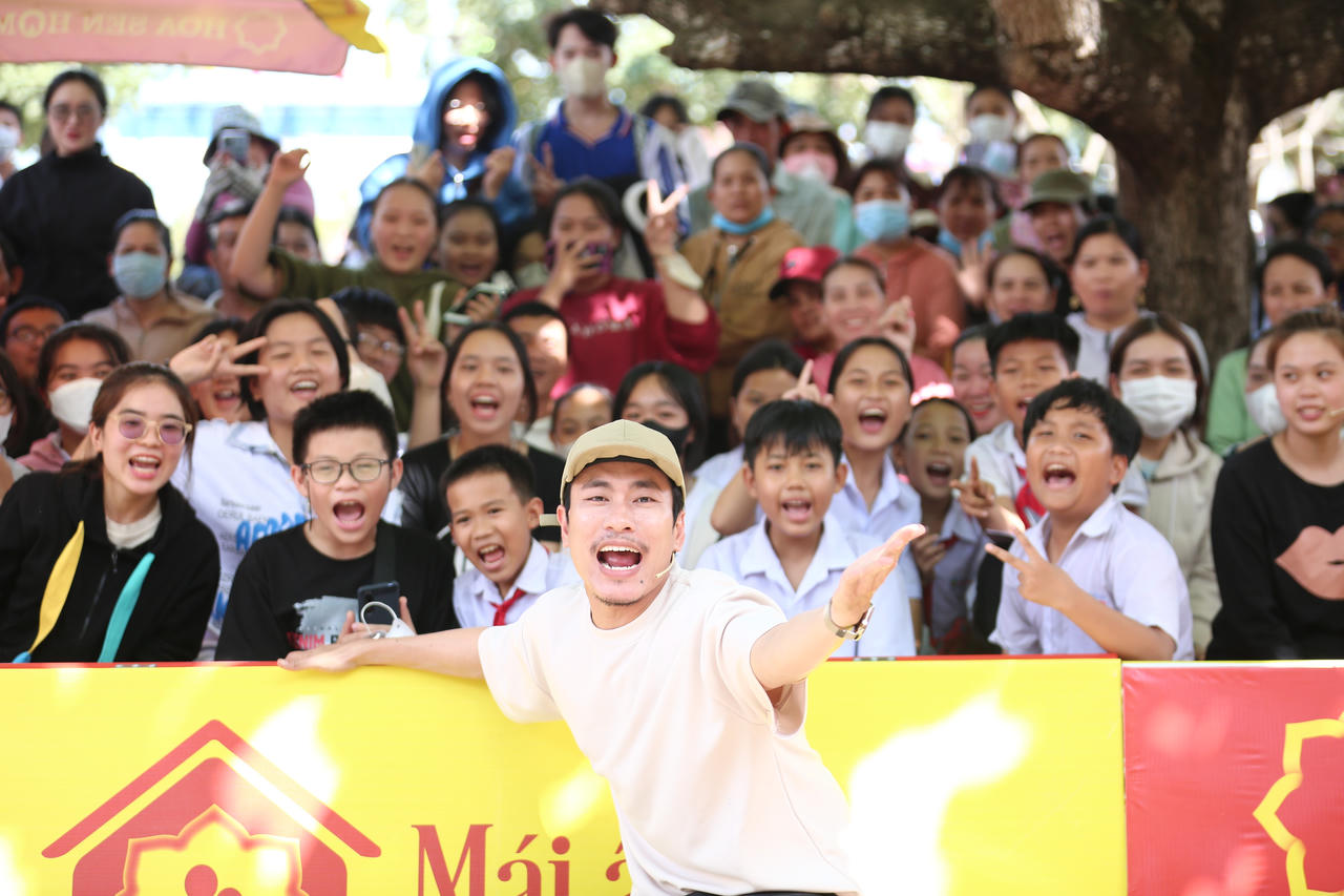 “Mái ấm gia đình Việt” sẻ chia yêu thương đến miền “Sơn Kỳ Thủy Tú”