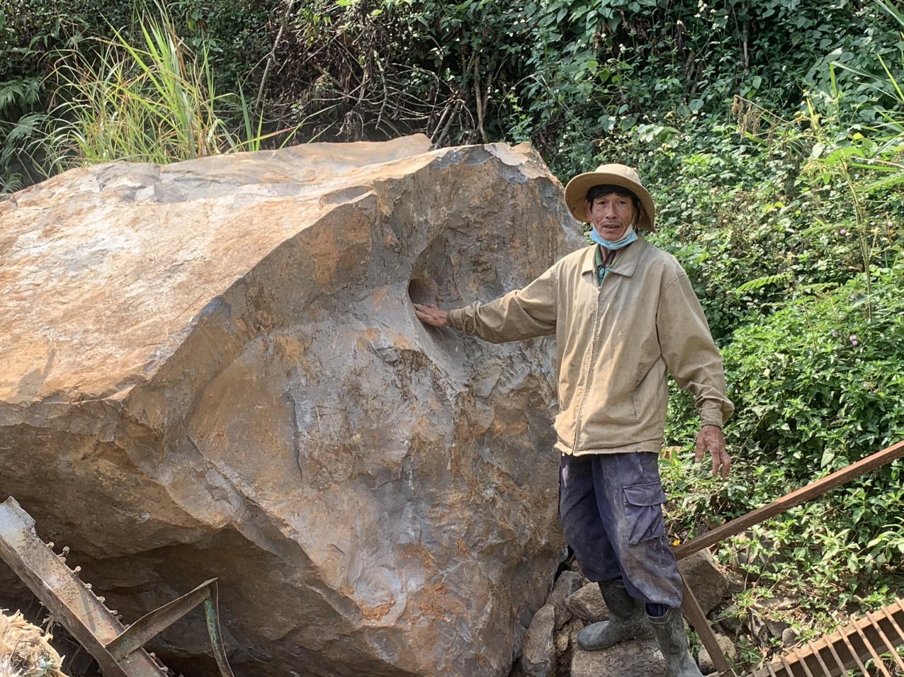 Đề nghị tạm dừng nổ mìn khai thác đá tại mỏ đá Thái Sơn