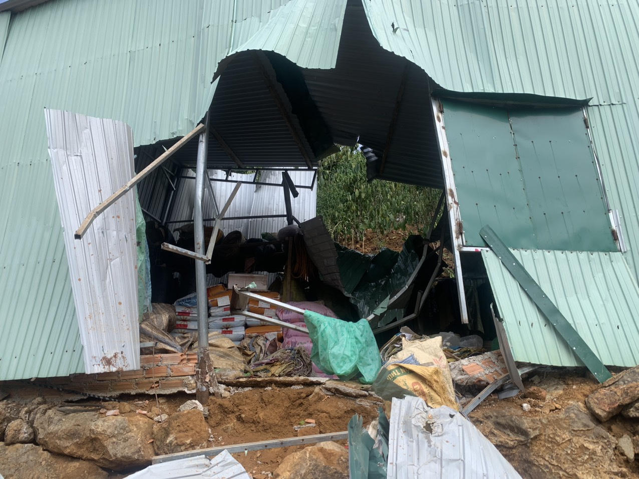 Đề nghị tạm dừng nổ mìn khai thác đá tại mỏ đá Thái Sơn