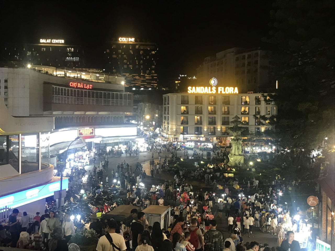 Phố đi bộ trung tâm Hoà Bình (Đà Lạt) hoạt động trở lại