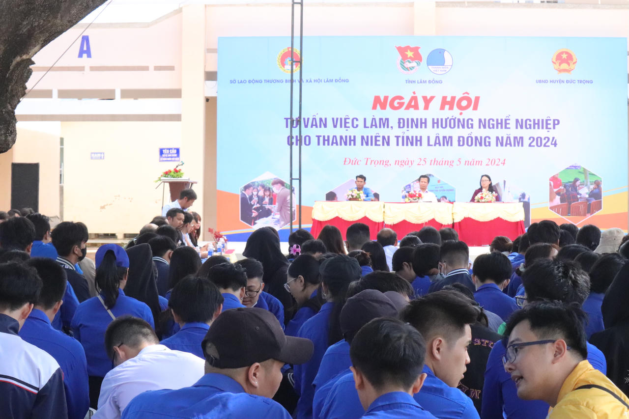 Sôi động ngày hội việc làm cho đoàn viên thanh niên Lâm Đồng