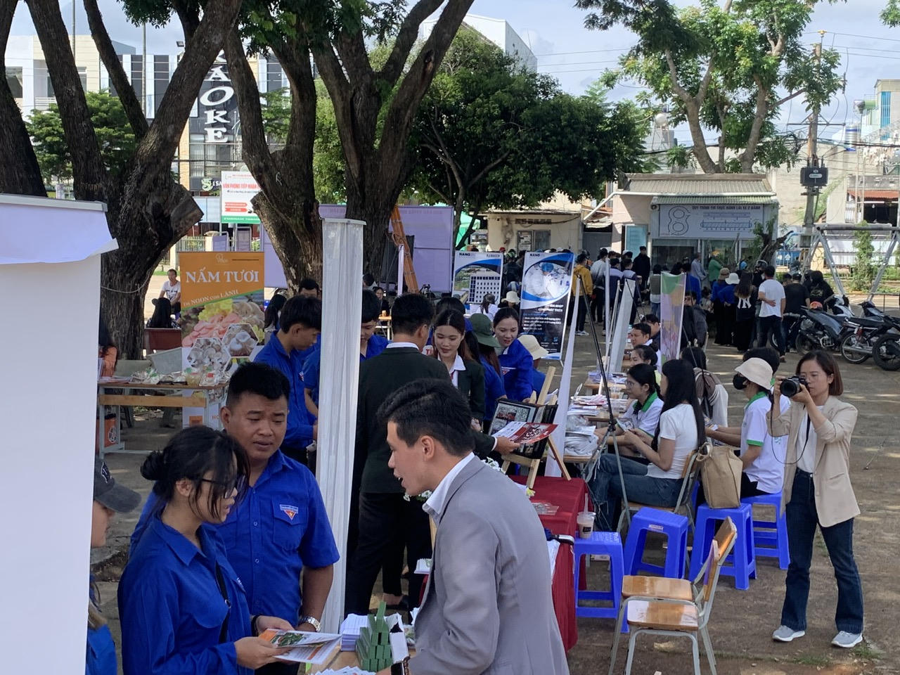 Sôi động ngày hội việc làm cho đoàn viên thanh niên Lâm Đồng