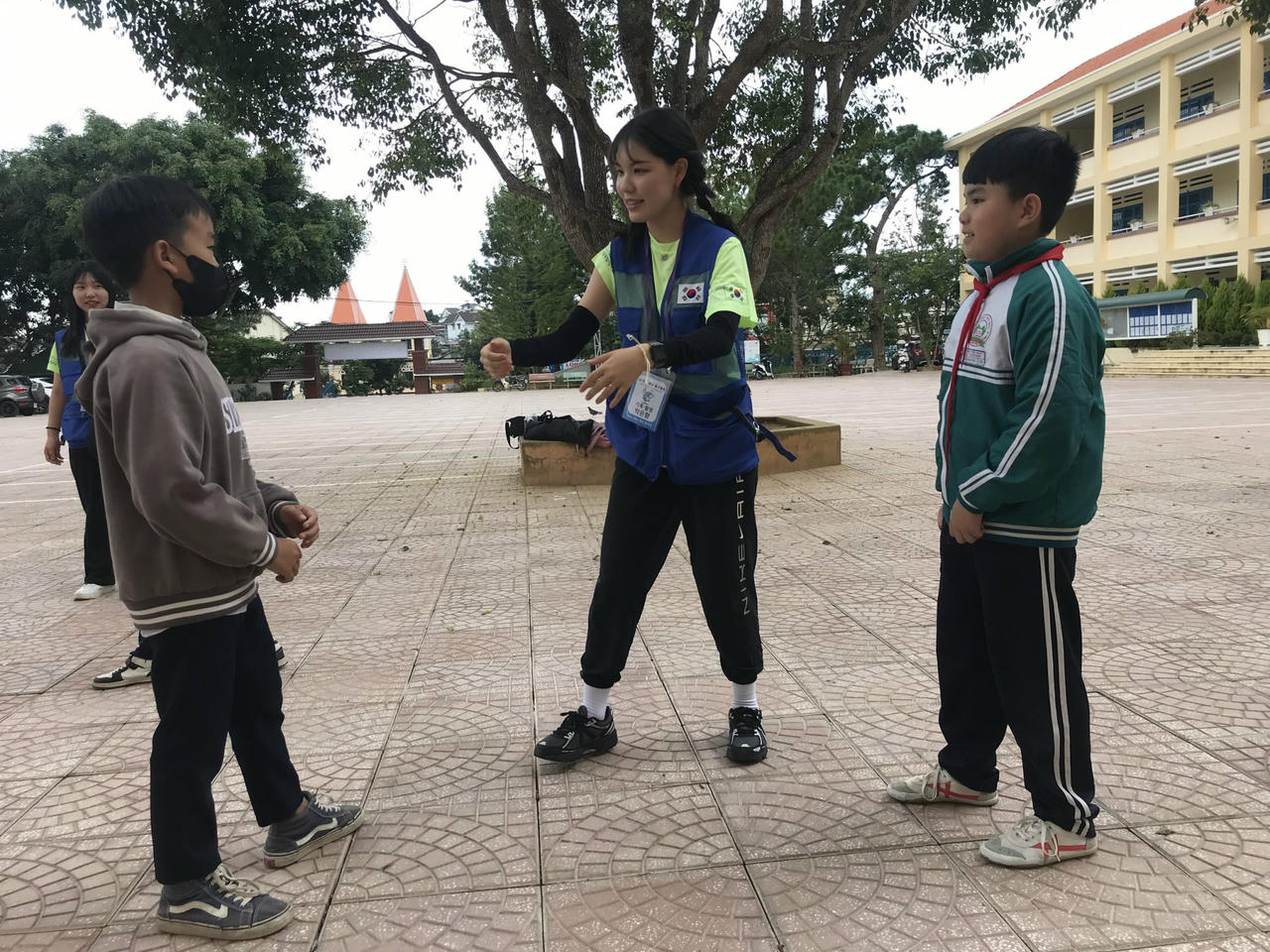 Sinh viên Hàn Quốc giao lưu, hướng dẫn kỹ năng sống cho học sinh Đà Lạt