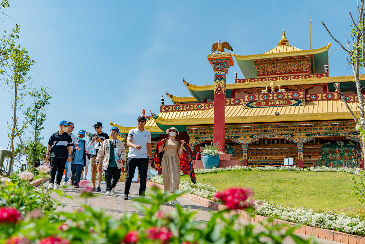 Chạm nguồn năng lượng tinh khiết về đêm tại Samten Hills Dalat